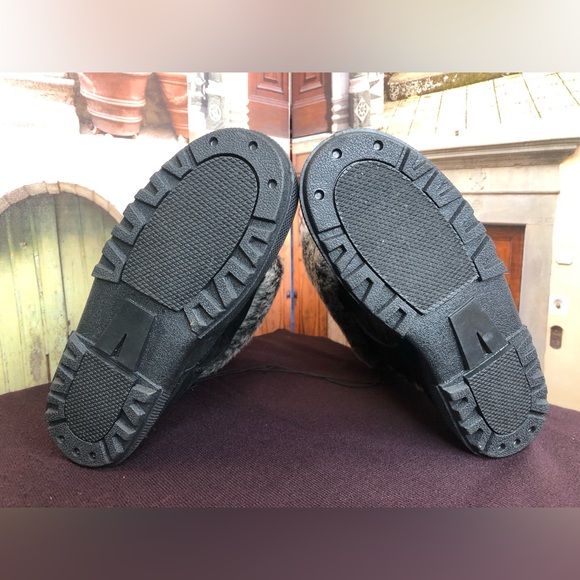 Uggs Faux Fur Cuffed Allie Black Suede Laced Back - Picture 4 of 5